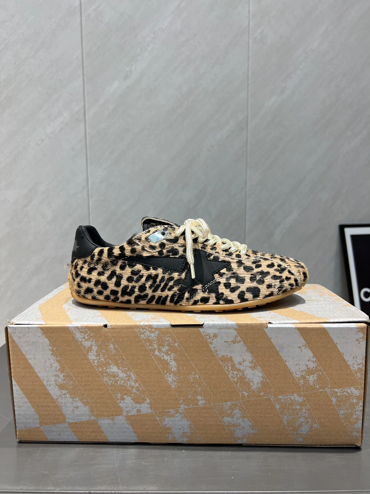 COCO-- 6642 GWF00923.F007409.55671 cowhide sheepskin item:E-X032I2511